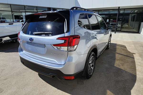 2025 Subaru Forester 2.5i Luxury Special Edition S5