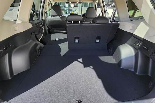 2025 Subaru Forester 2.5i Luxury Special Edition S5