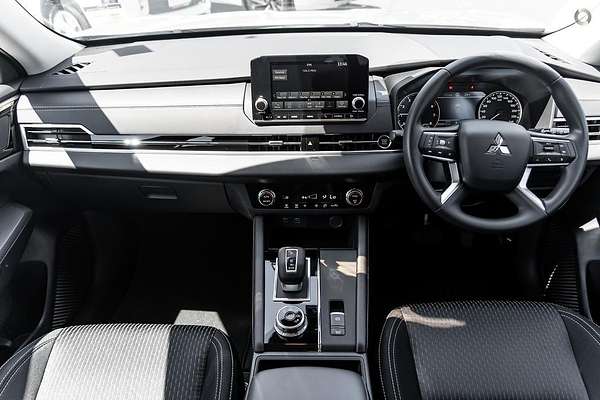 2024 Mitsubishi Outlander ES ZM