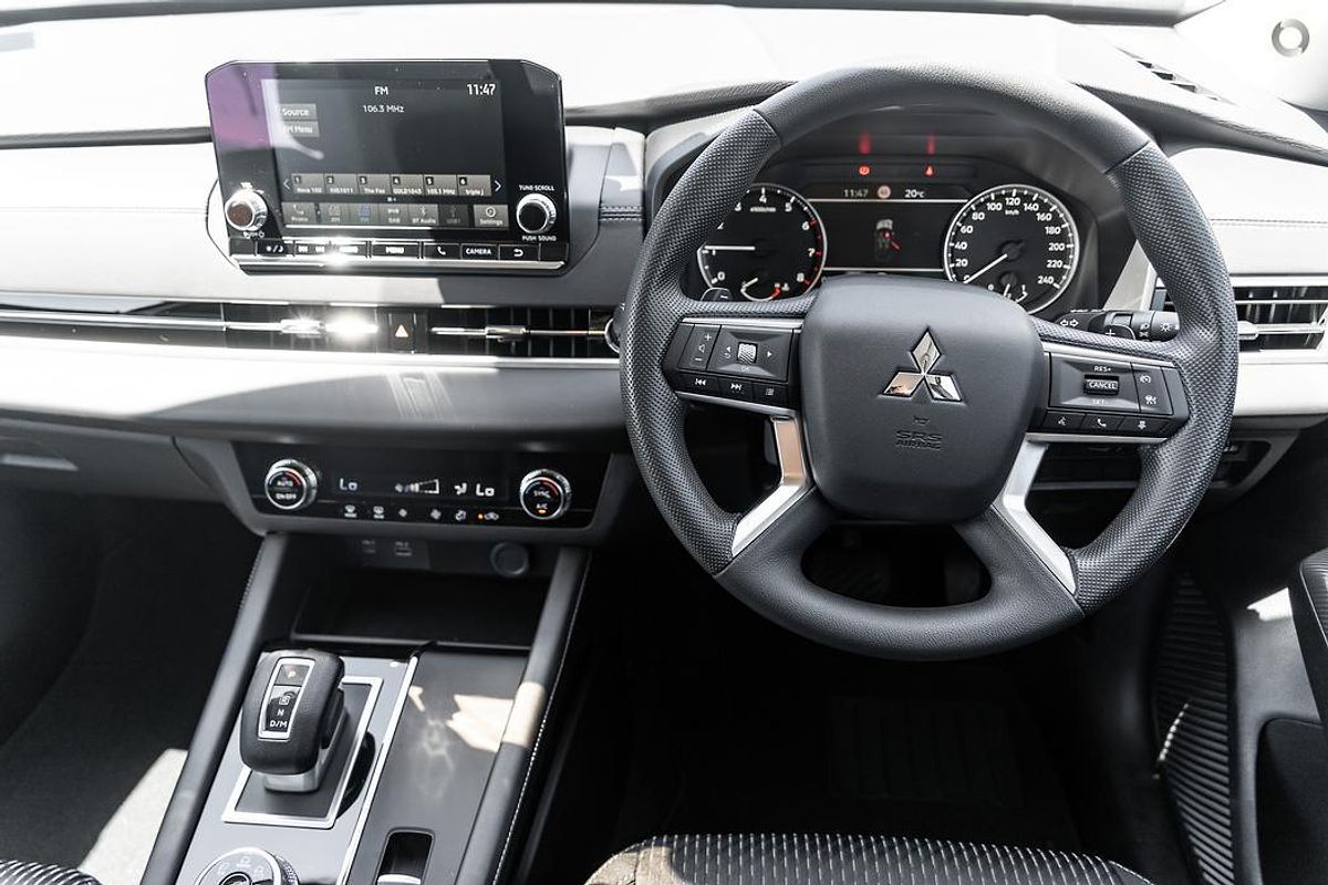 2024 Mitsubishi Outlander ES ZM