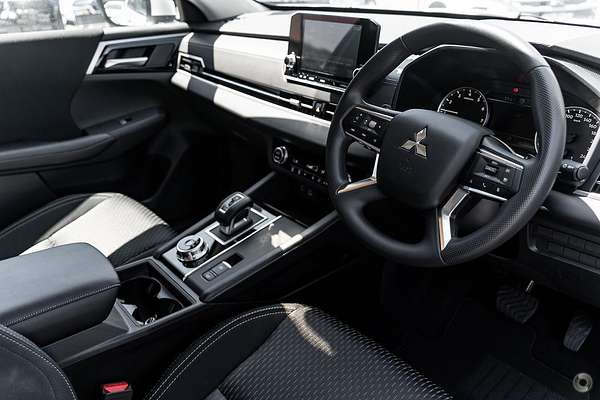 2024 Mitsubishi Outlander ES ZM
