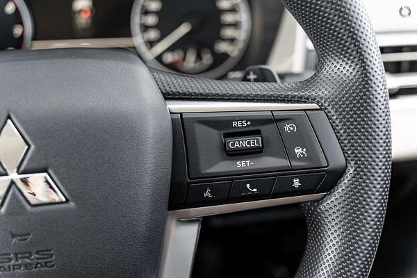 2024 Mitsubishi Outlander ES ZM