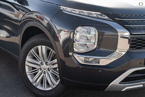2024 Mitsubishi Outlander LS ZM