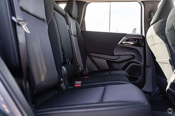 2024 Mitsubishi Outlander LS ZM