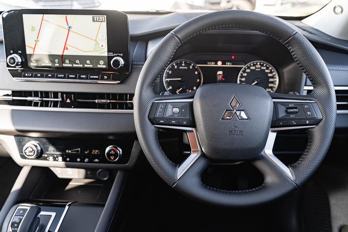 2024 Mitsubishi Outlander LS ZM