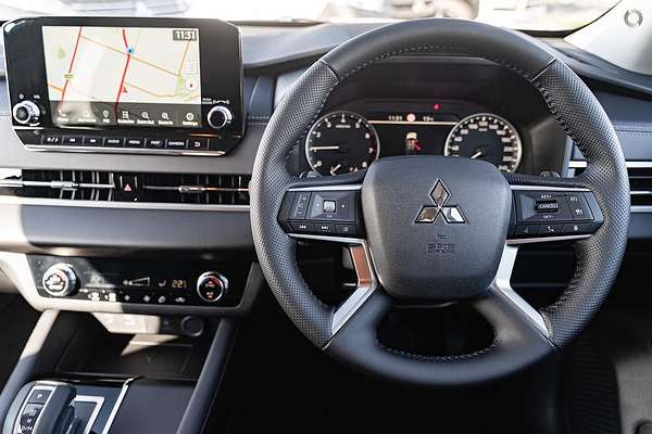 2024 Mitsubishi Outlander LS ZM