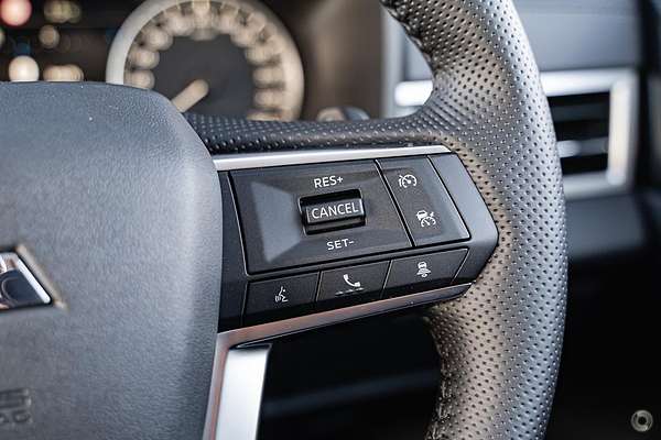 2024 Mitsubishi Outlander LS ZM
