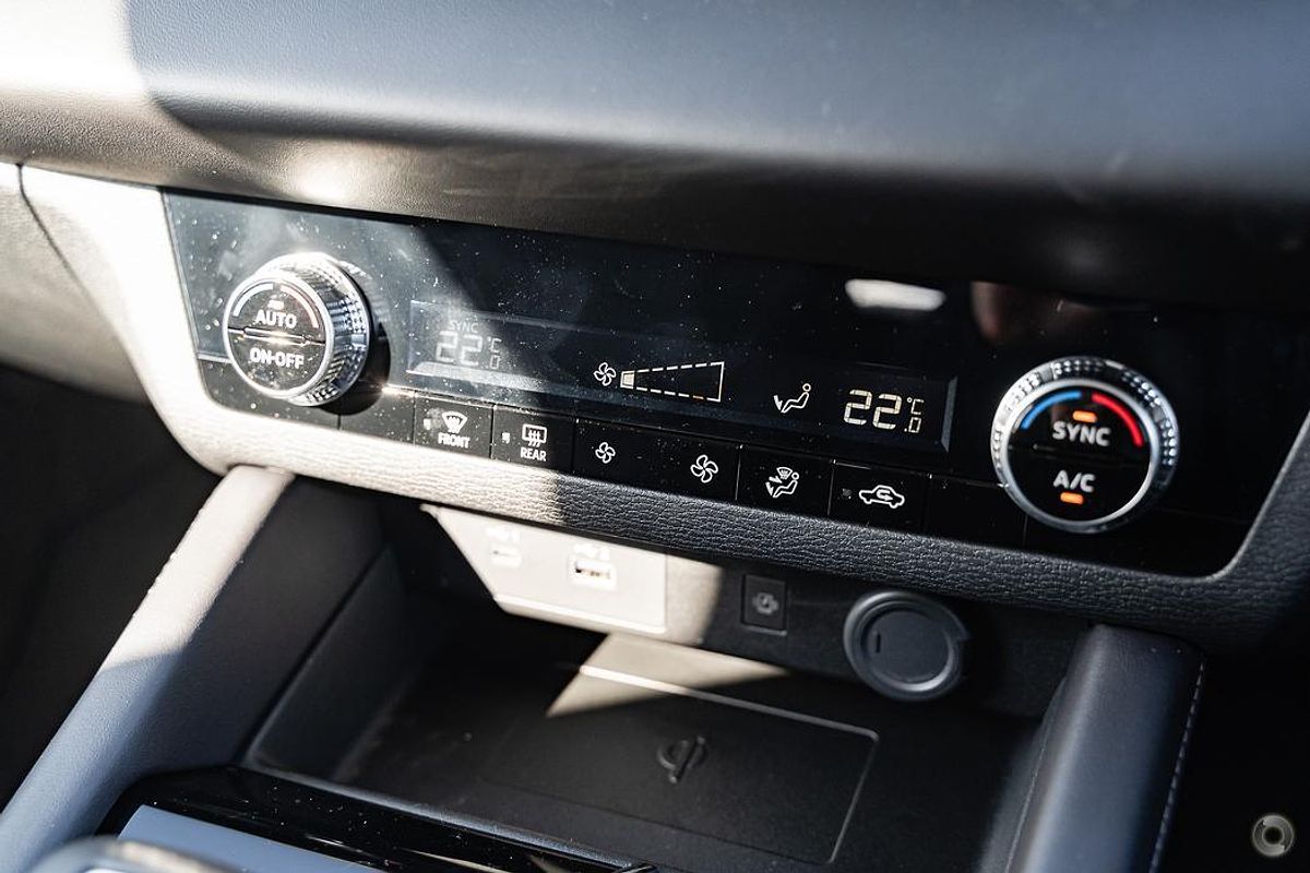 2024 Mitsubishi Outlander LS ZM