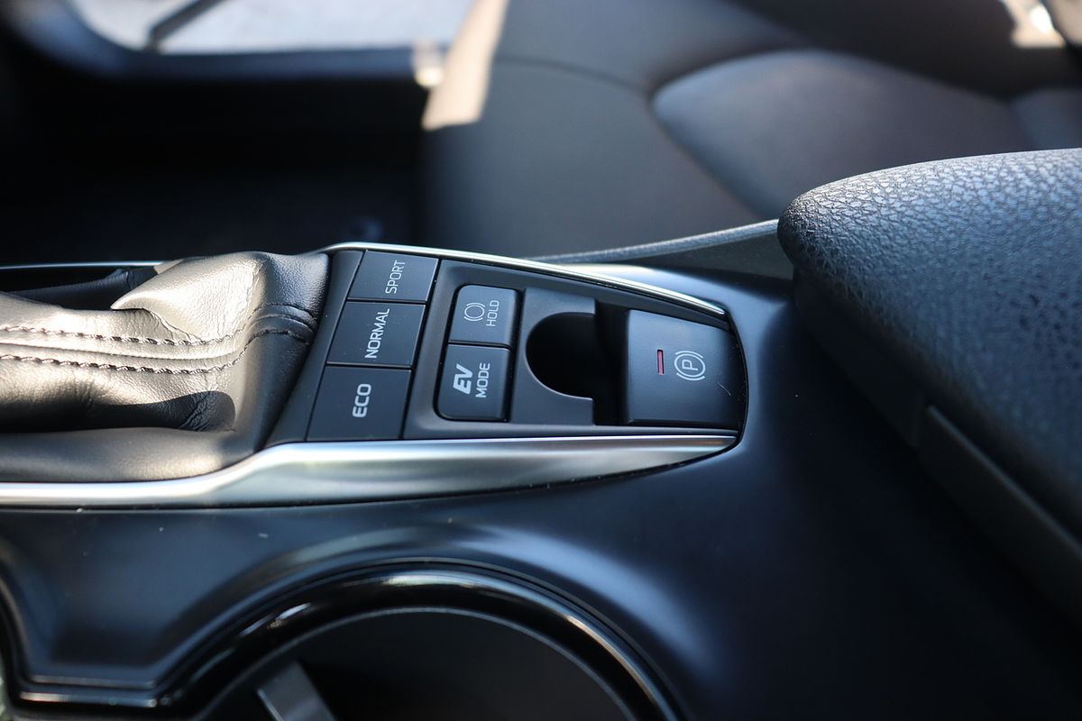 2018 Toyota Camry Ascent AXVH71R