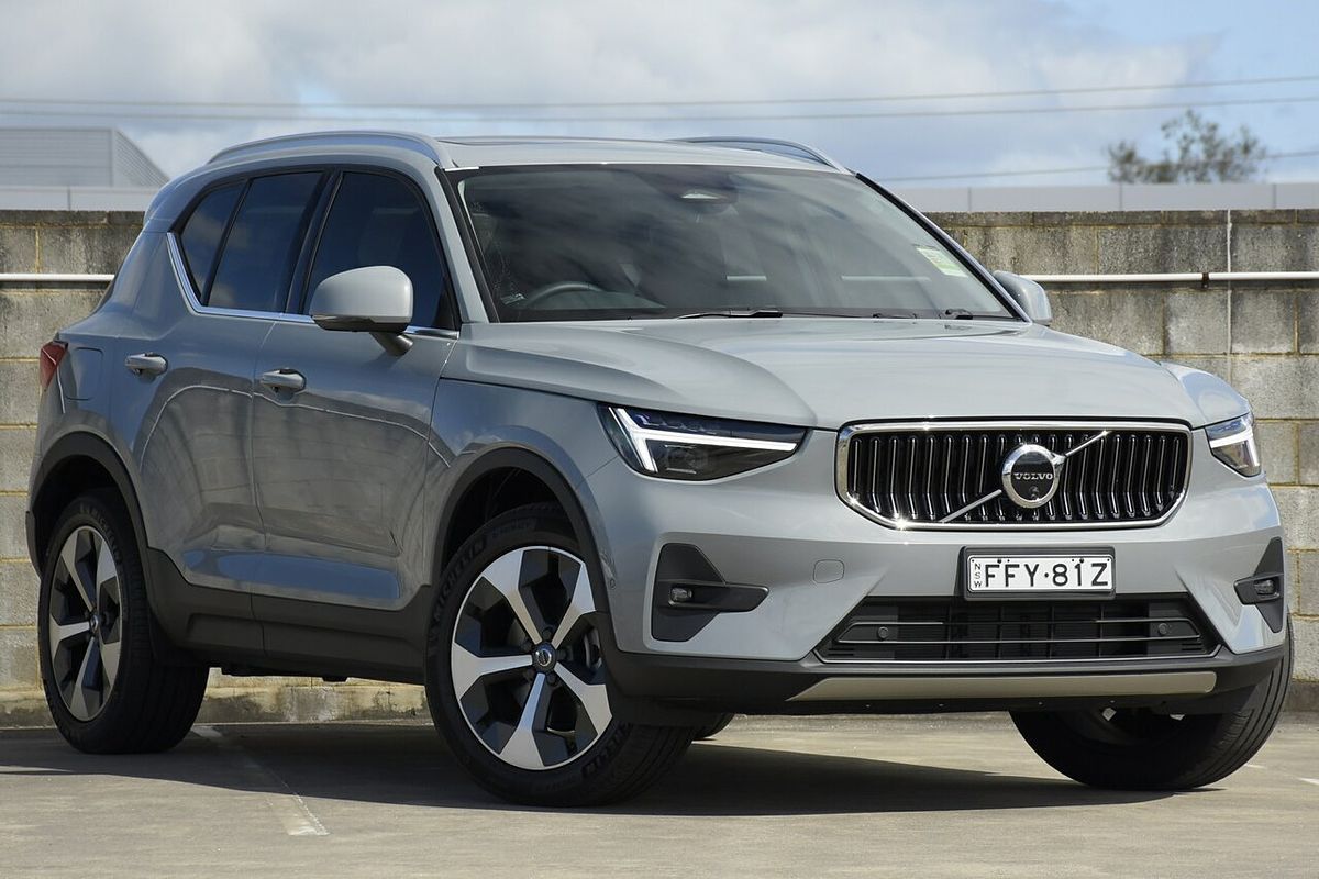 2023 Volvo XC40 Ultimate B4 Bright