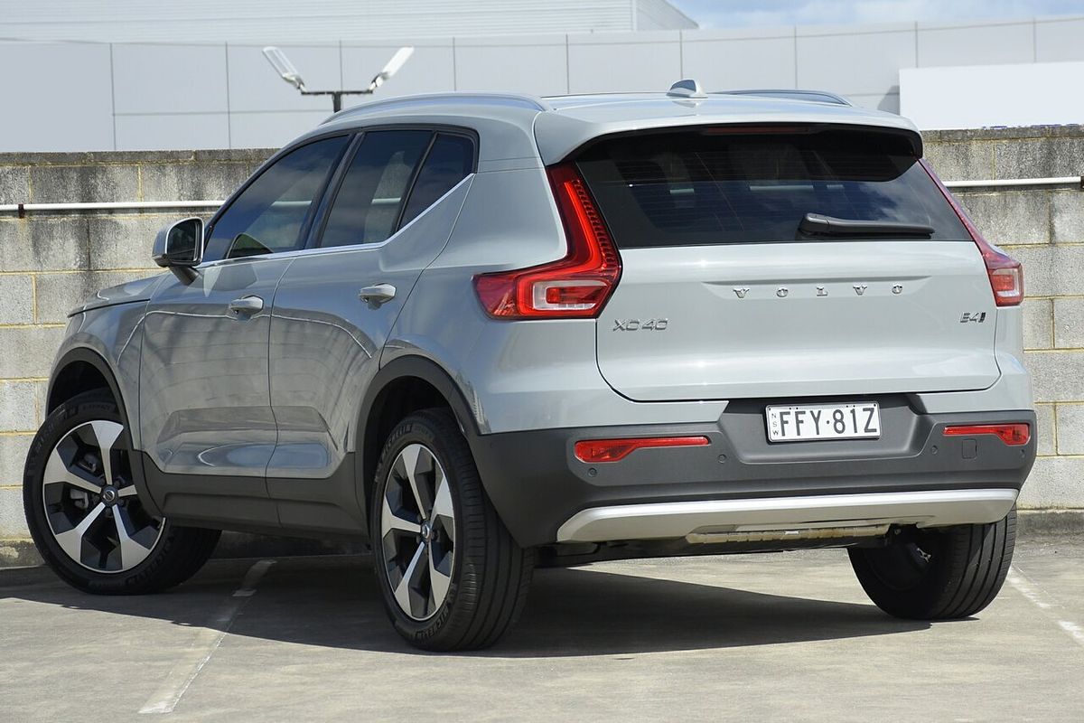 2023 Volvo XC40 Ultimate B4 Bright