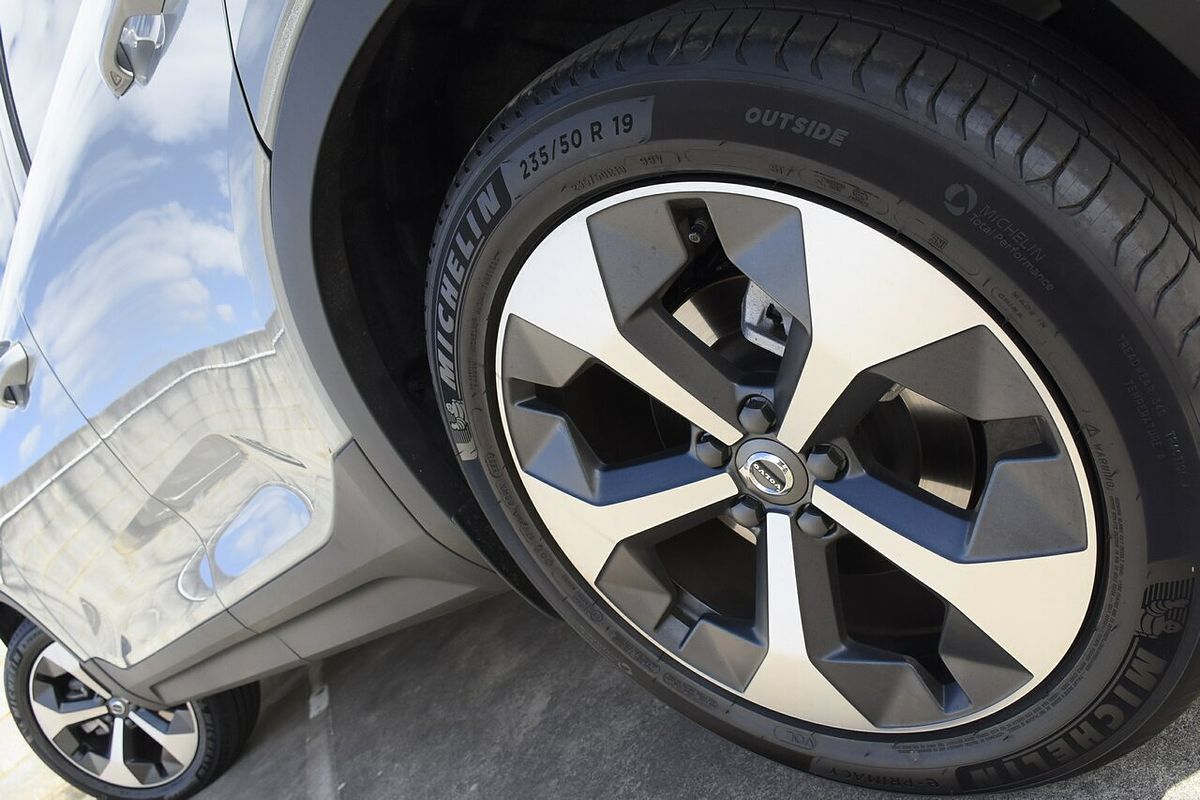 2023 Volvo XC40 Ultimate B4 Bright