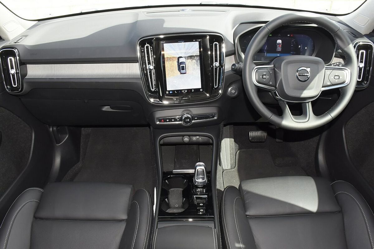 2023 Volvo XC40 Ultimate B4 Bright