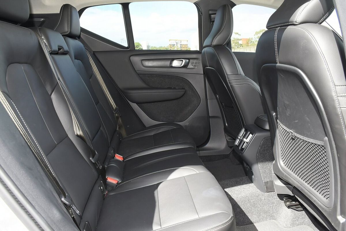 2023 Volvo XC40 Ultimate B4 Bright