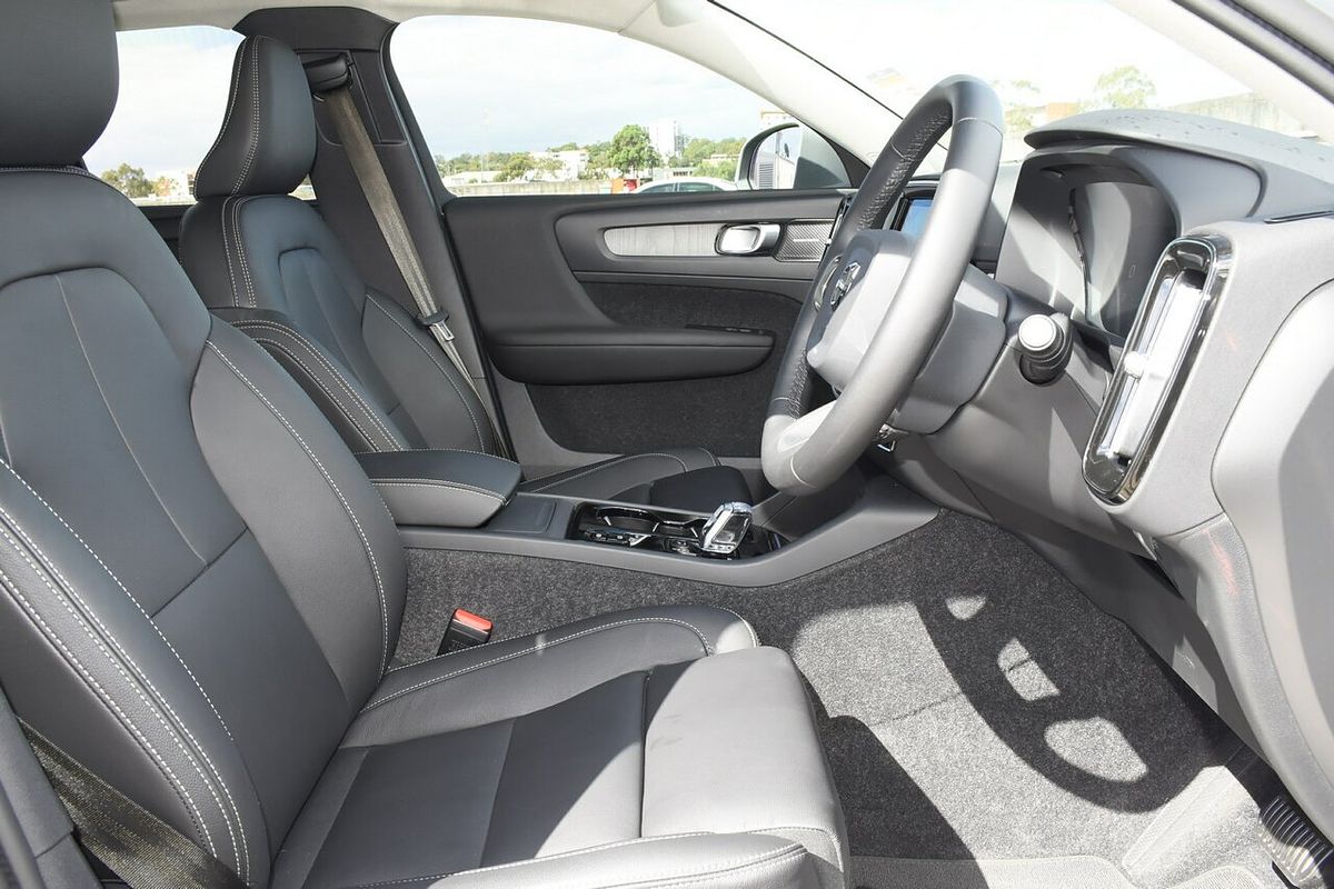 2023 Volvo XC40 Ultimate B4 Bright