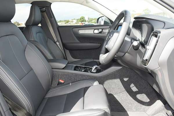 2023 Volvo XC40 Ultimate B4 Bright