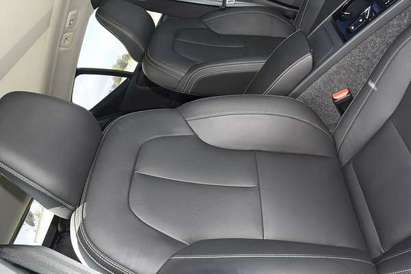 2023 Volvo XC40 Ultimate B4 Bright