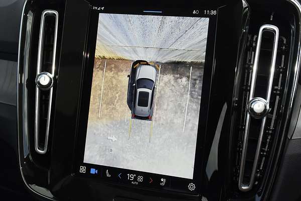 2023 Volvo XC40 Ultimate B4 Bright