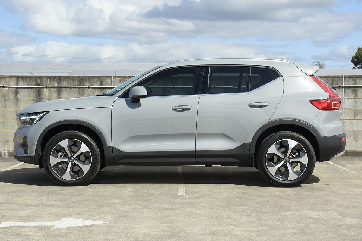 2023 Volvo XC40 Ultimate B4 Bright