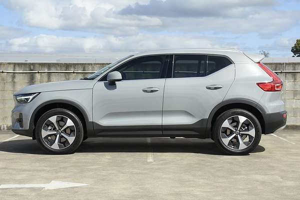 2023 Volvo XC40 Ultimate B4 Bright