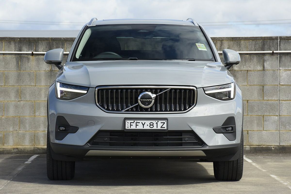 2023 Volvo XC40 Ultimate B4 Bright