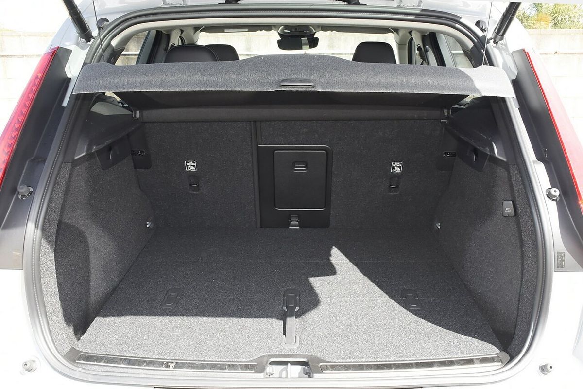 2023 Volvo XC40 Ultimate B4 Bright