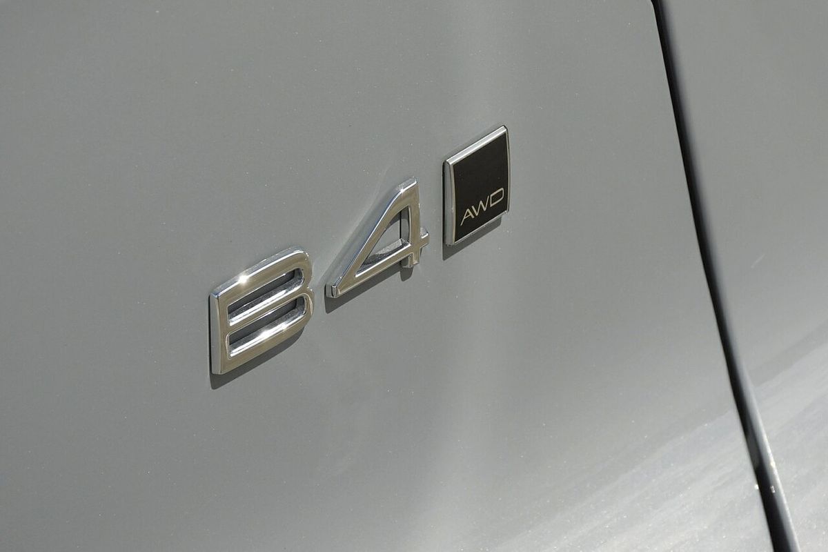 2023 Volvo XC40 Ultimate B4 Bright