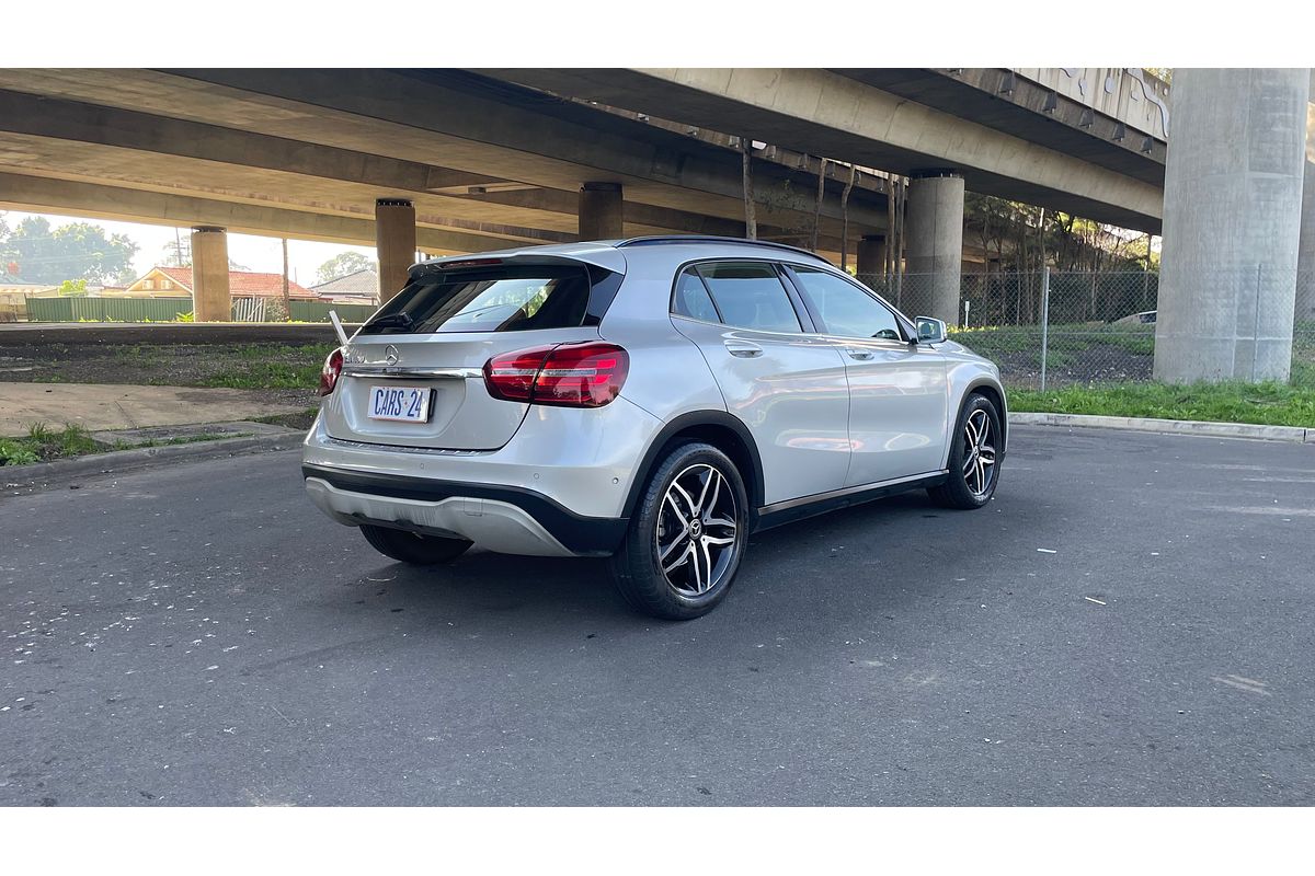 2017 Mercedes-Benz GLA-Class GLA180 X156