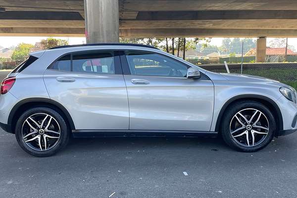 2017 Mercedes-Benz GLA-Class GLA180 X156