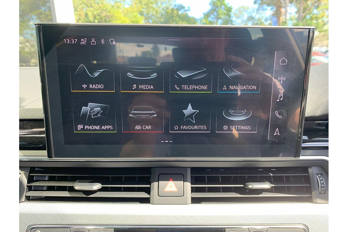 2022 Audi A4 45 TFSI S line B9