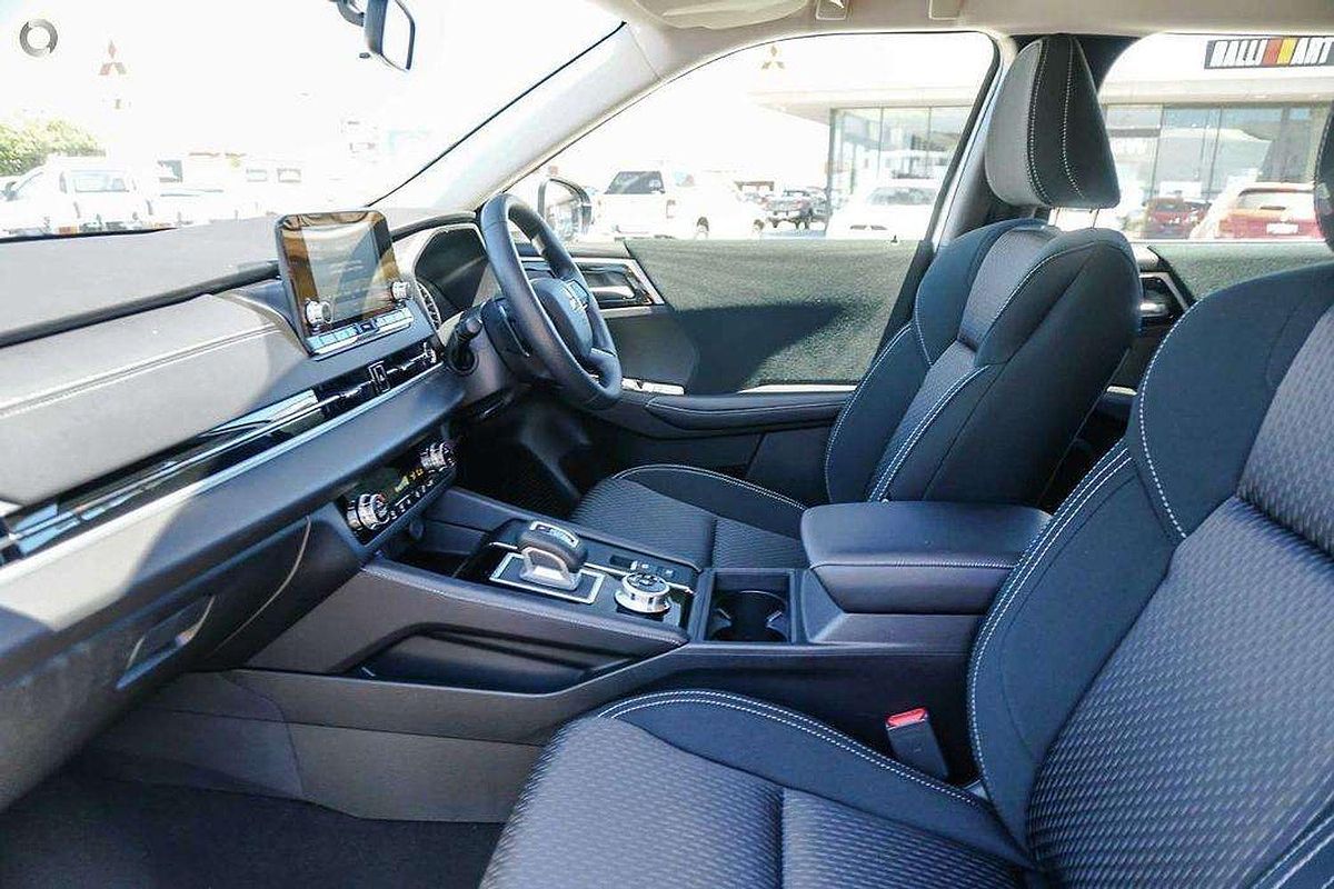 2024 Mitsubishi Outlander ES ZM 2WD