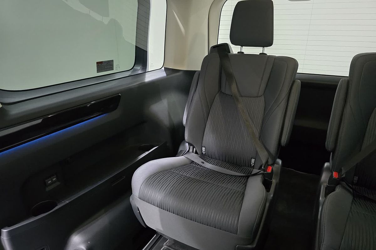 2022 Toyota Granvia GDH303R