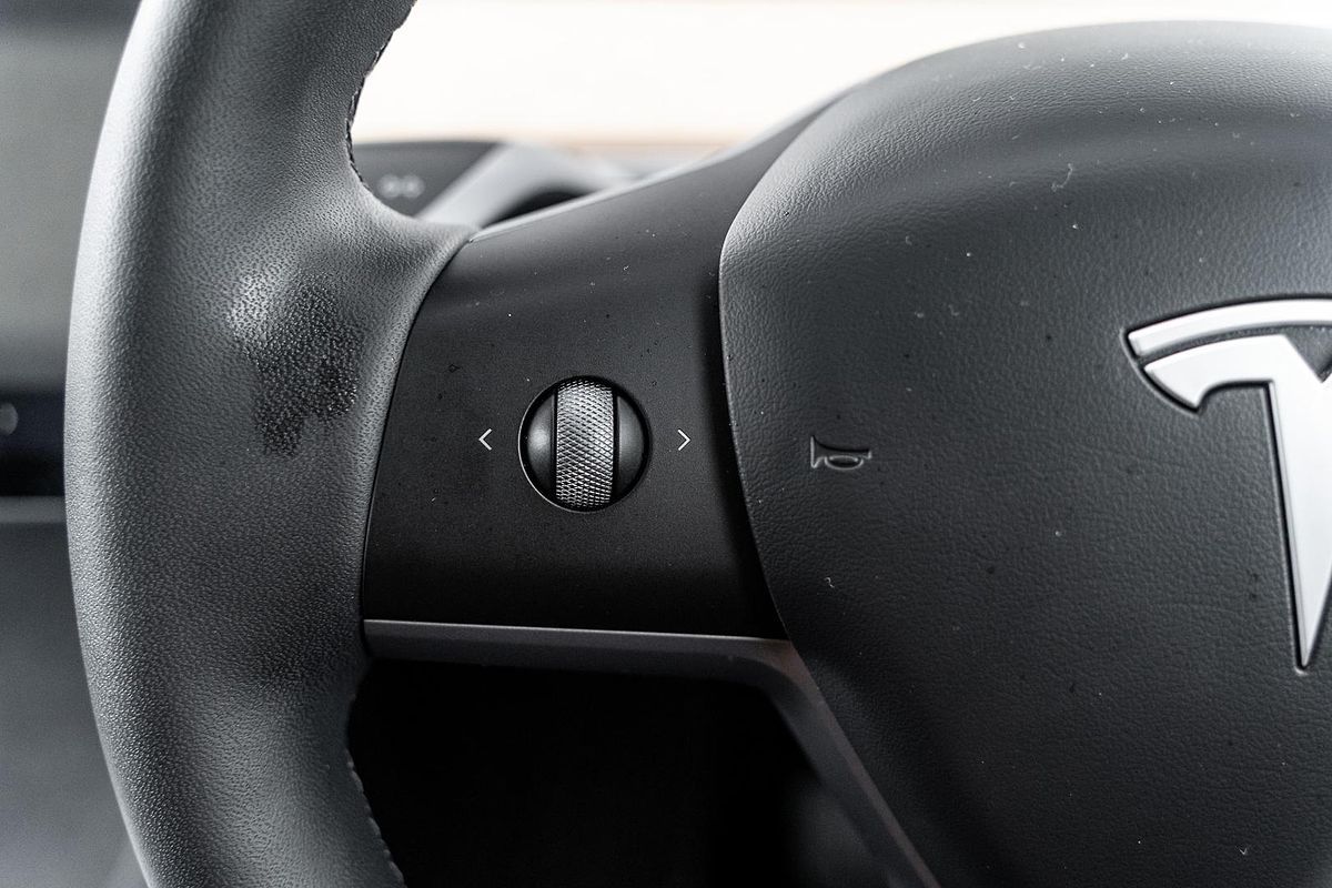 2023 Tesla Model Y Rear-Wheel Drive