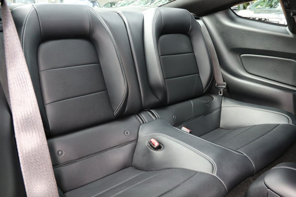 2016 Ford Mustang  FM