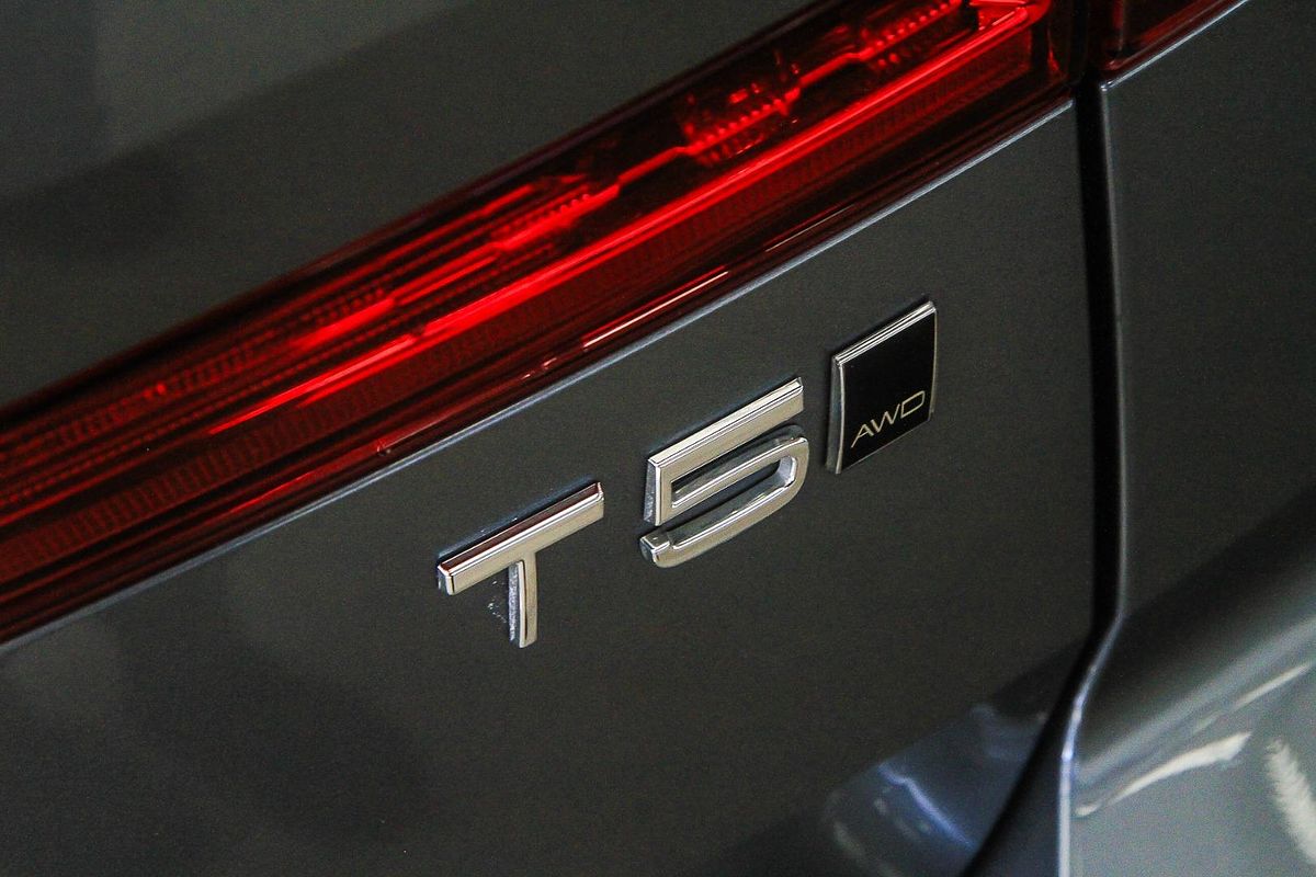 2019 Volvo XC60 T5 Momentum