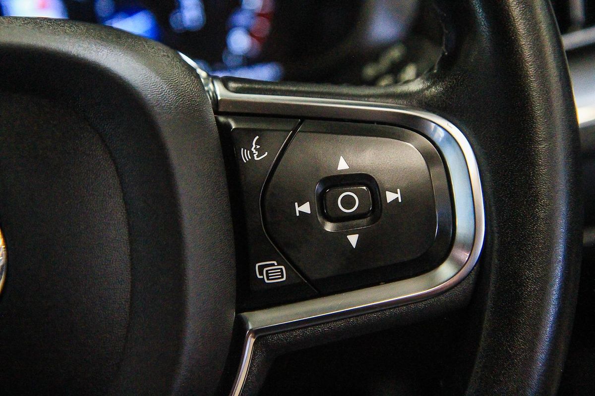 2019 Volvo XC60 T5 Momentum