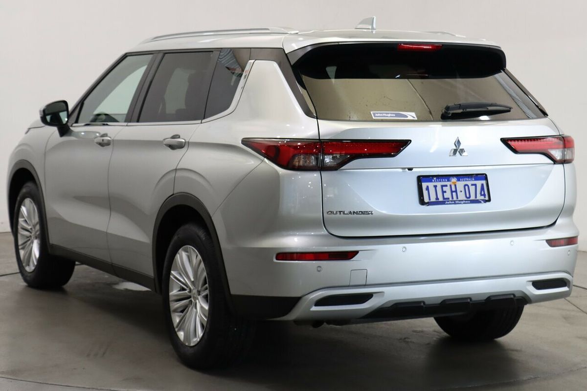 2024 Mitsubishi Outlander LS ZM
