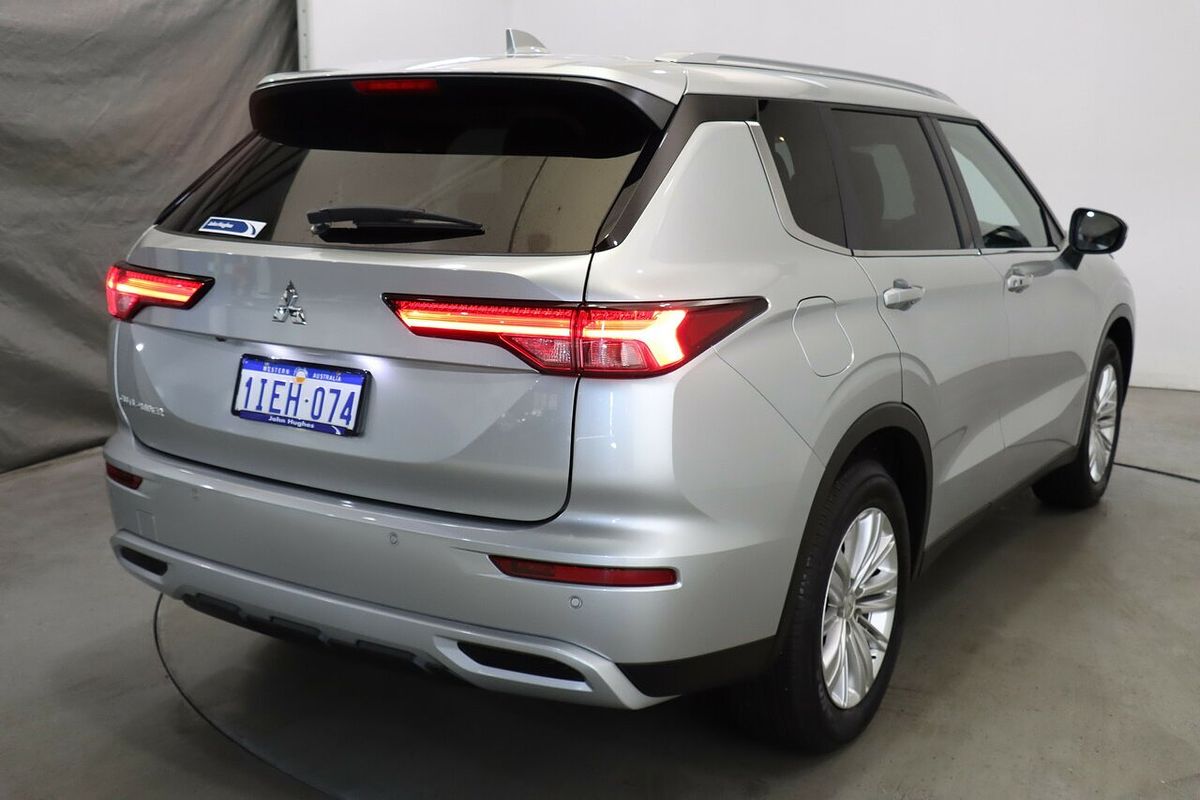 2024 Mitsubishi Outlander LS ZM