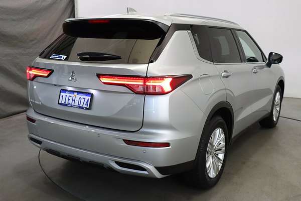 2024 Mitsubishi Outlander LS ZM