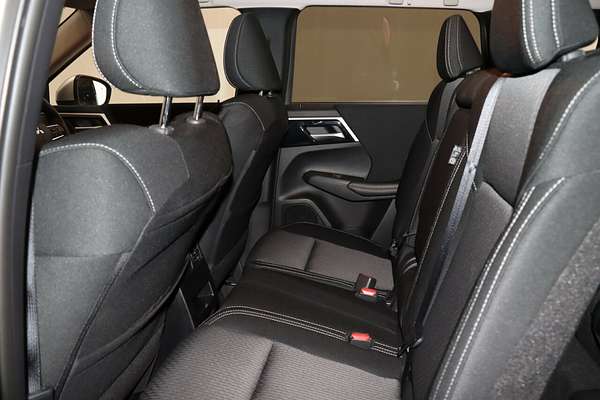 2024 Mitsubishi Outlander LS ZM