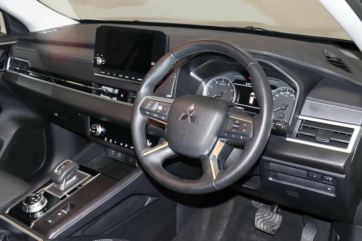 2024 Mitsubishi Outlander LS ZM