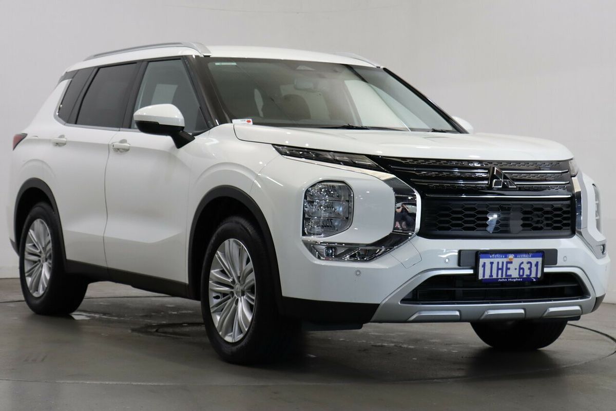 2024 Mitsubishi Outlander LS ZM