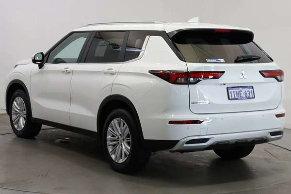 2024 Mitsubishi Outlander LS ZM