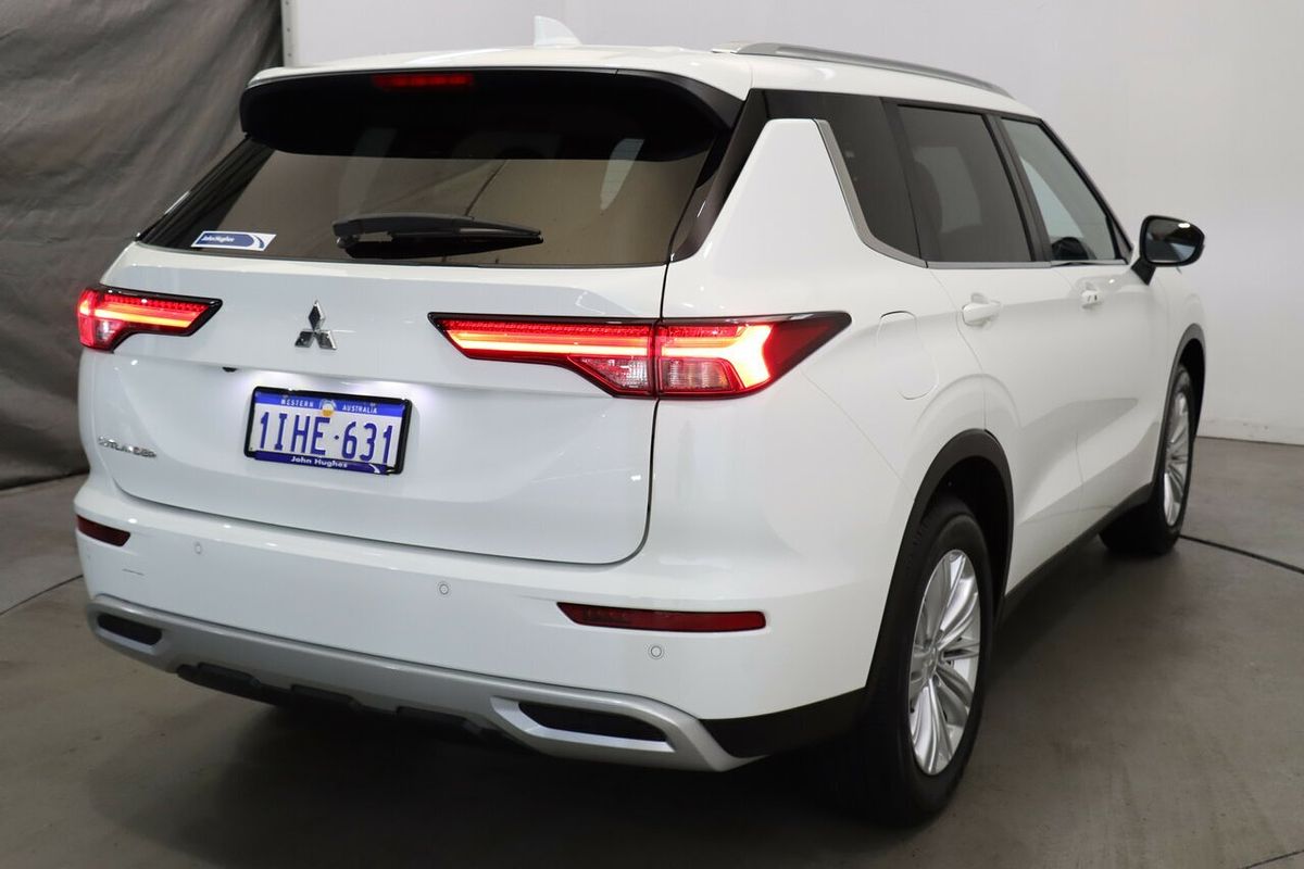 2024 Mitsubishi Outlander LS ZM