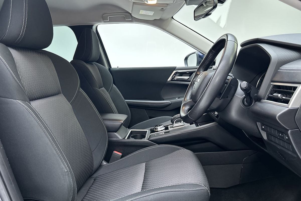 2022 Mitsubishi Outlander LS ZM
