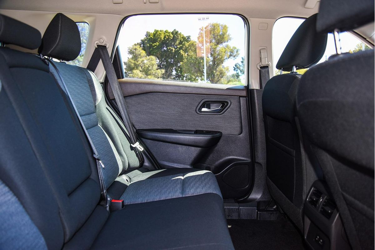 2024 Nissan X-TRAIL ST T33