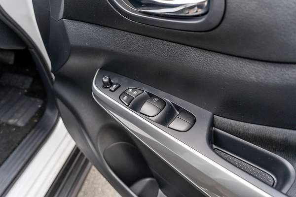 2024 Nissan Navara ST D23 4X4