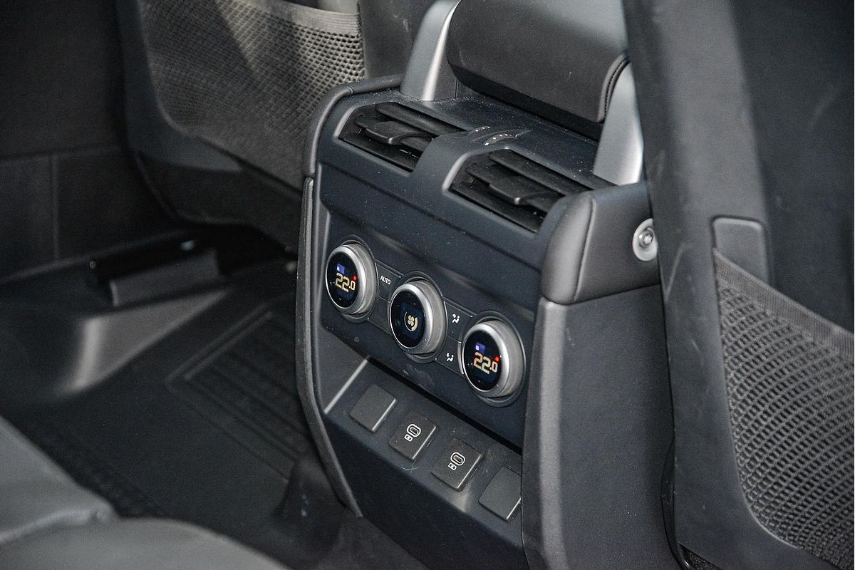 2024 Land Rover Defender 110 P300 S L663