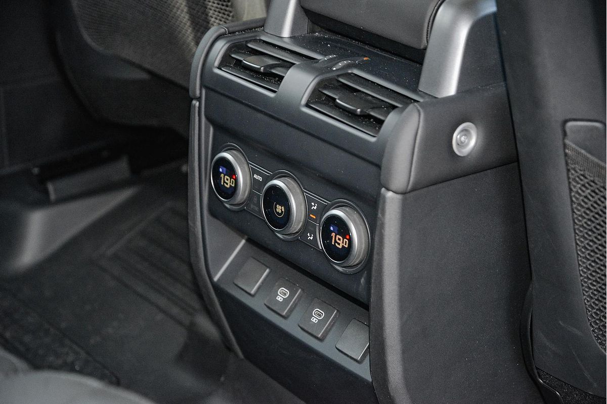 2024 Land Rover Defender 110 P300 S L663