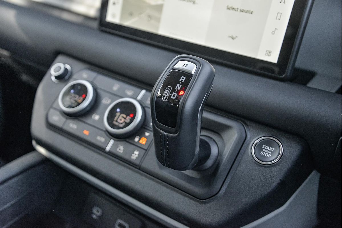 2024 Land Rover Defender 110 P300 S L663